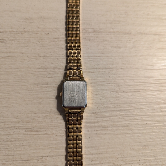 Gold Seiko Rectangular Watch - Picture 4 of 9